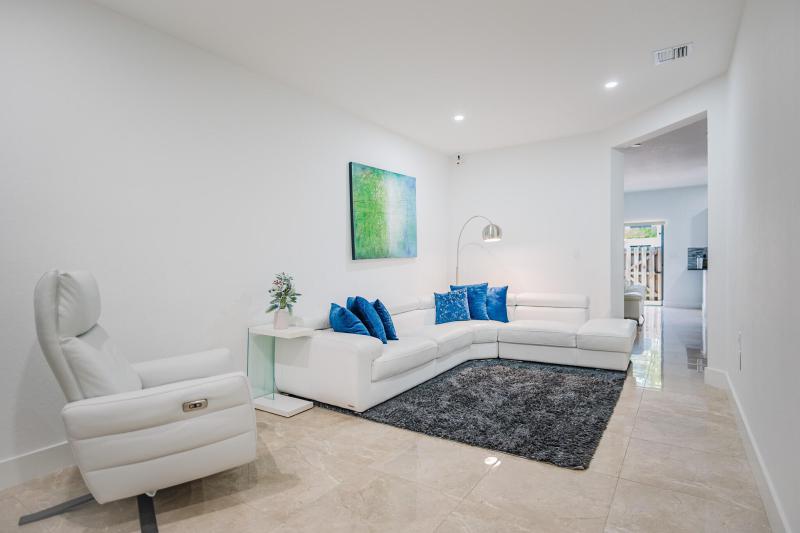  Condo & Townhome Photos