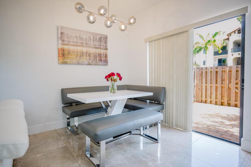  Condo & Townhome Photos