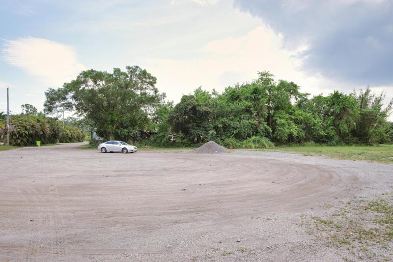  Commercial & Industrial Land Images 