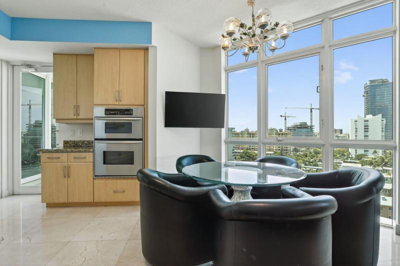 Condo & Townhome Photos