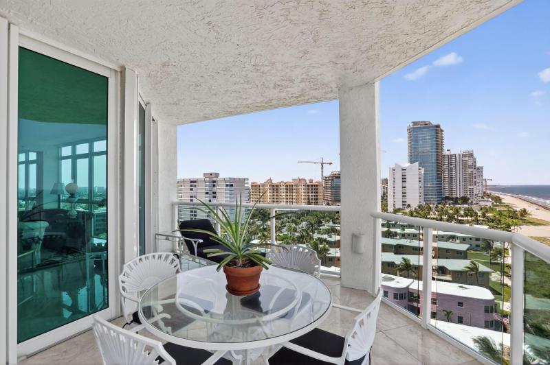  Condo & Townhome Photos