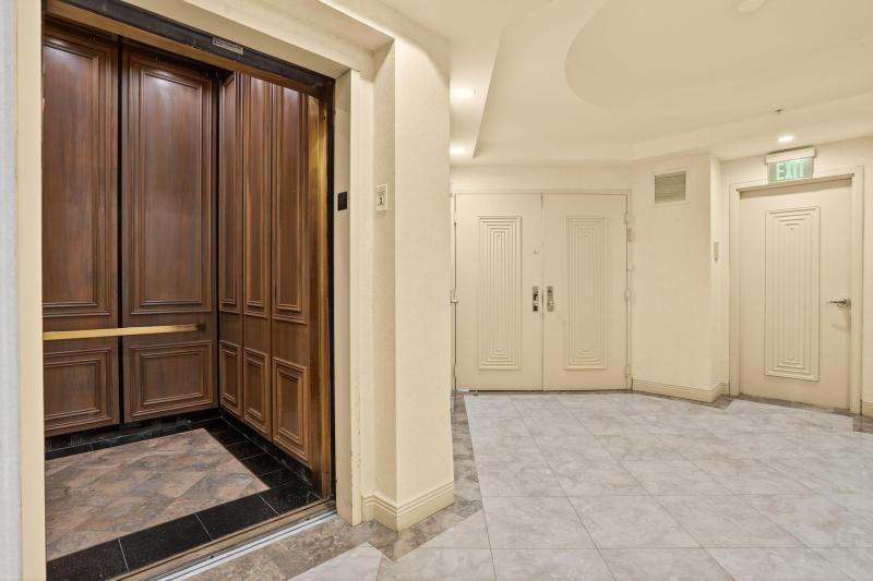  Condo & Townhome Photos