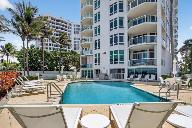  Condo & Townhome Photos