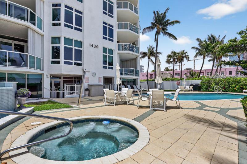  Condo & Townhome Photos