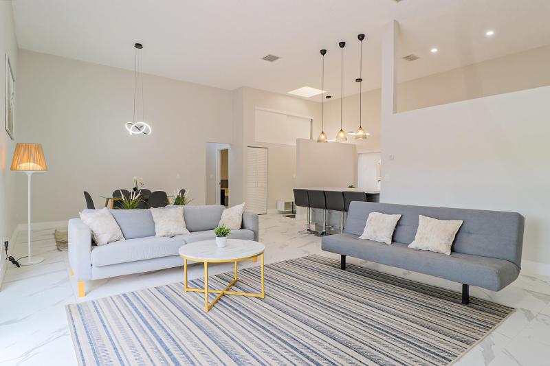  Condo & Townhome Photos