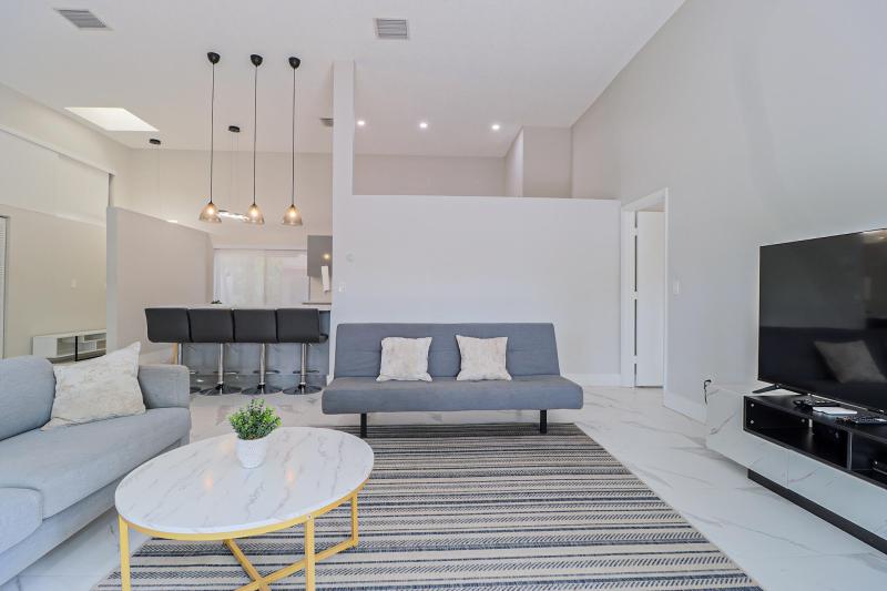 Condo & Townhome Photos