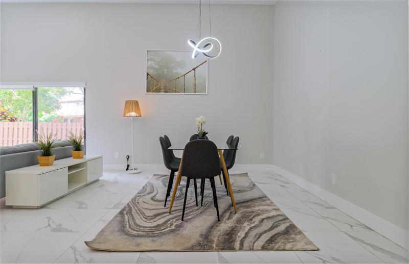  Condo & Townhome Photos
