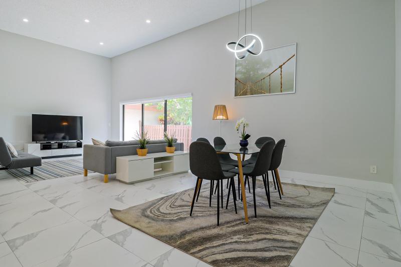  Condo & Townhome Photos