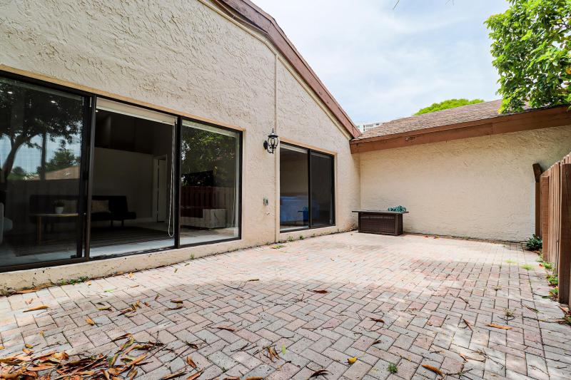  Condo & Townhome Photos