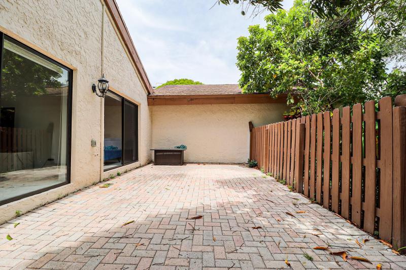  Condo & Townhome Photos