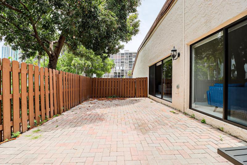  Condo & Townhome Photos