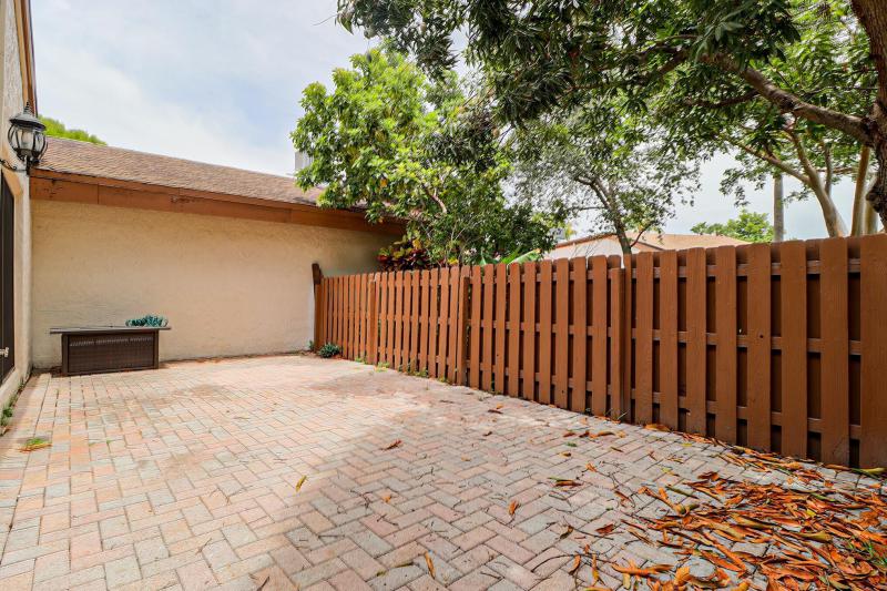  Condo & Townhome Photos