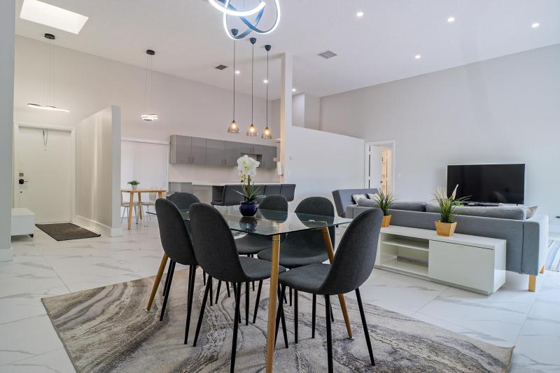  Condo & Townhome Photos