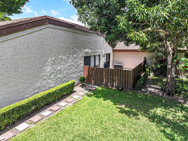  Condo & Townhome Photos