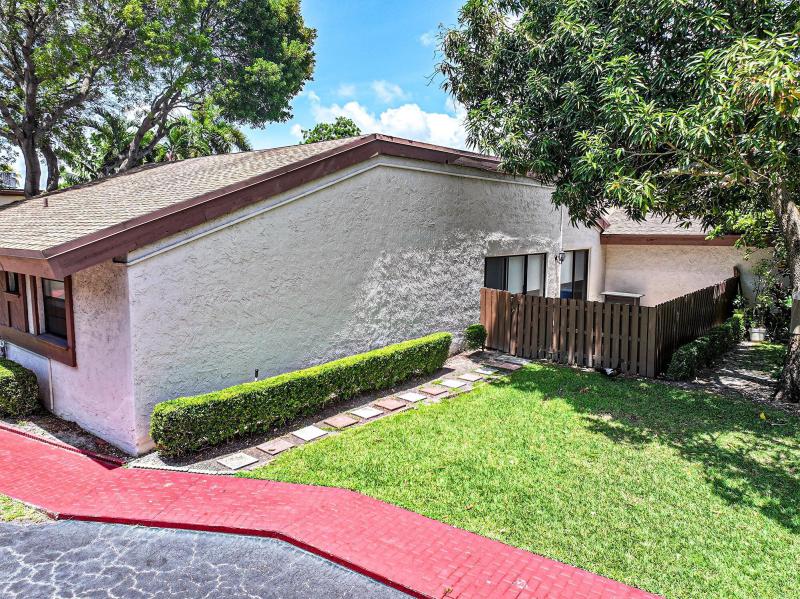  Condo & Townhome Photos