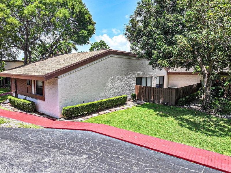  Condo & Townhome Photos