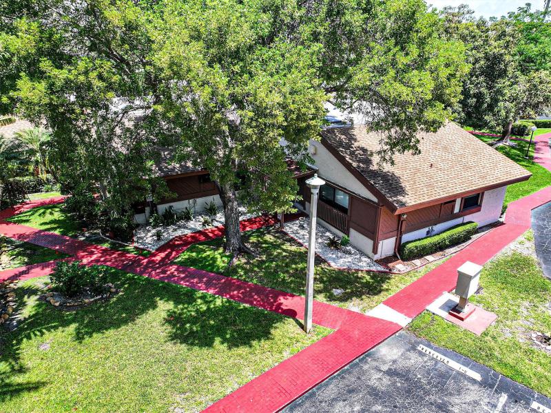  Condo & Townhome Photos