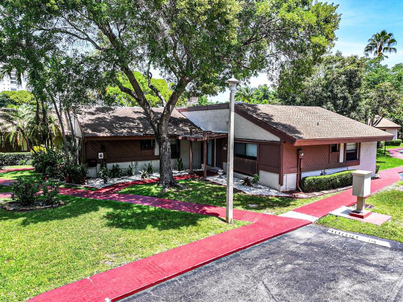  Condo & Townhome Photos