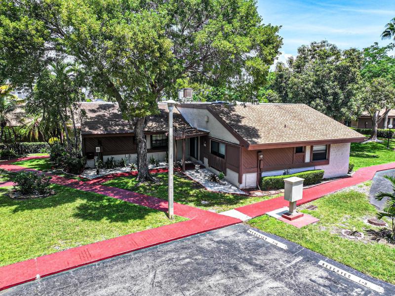  Condo & Townhome Photos
