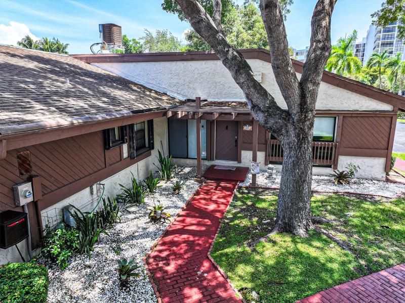  Condo & Townhome Photos