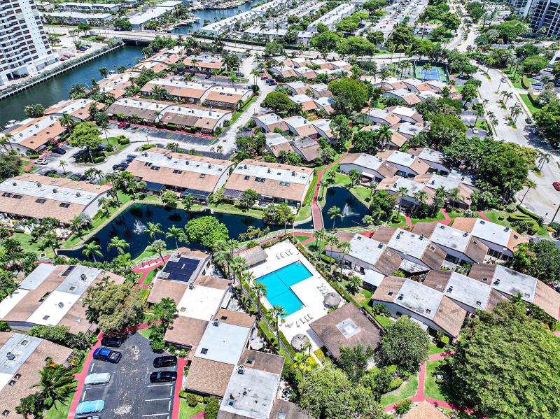 Condo & Townhome Photos