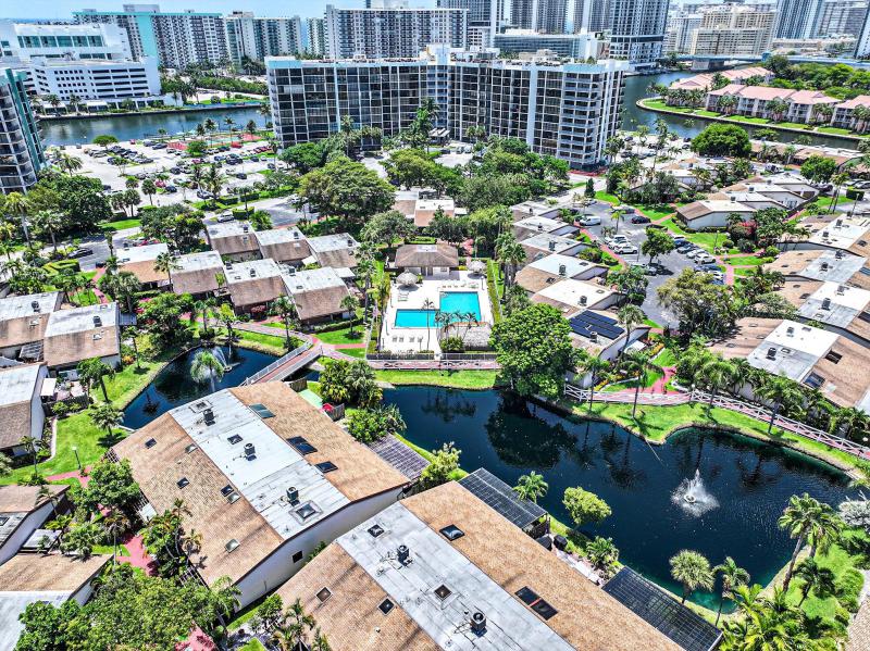  Condo & Townhome Photos