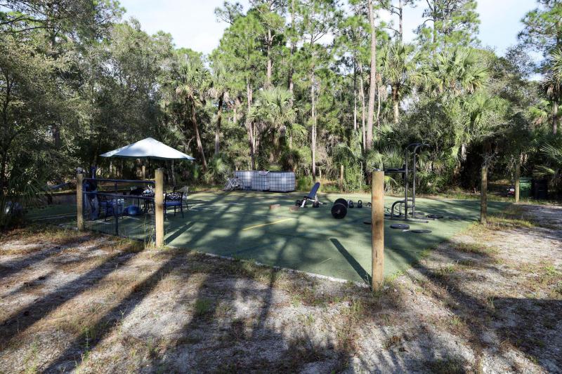  Commercial & Industrial Land Images 