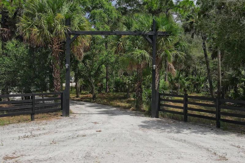  Commercial & Industrial Land Images 