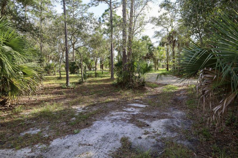  Commercial & Industrial Land Images 