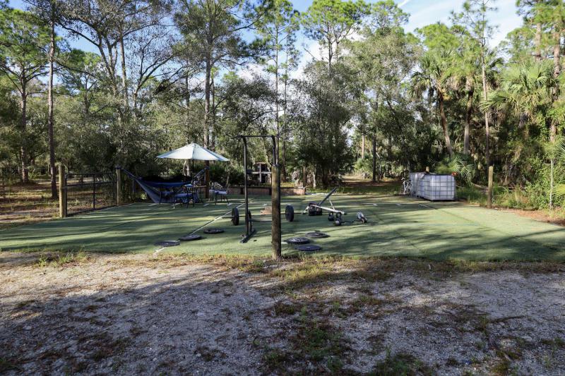  Commercial & Industrial Land Images 