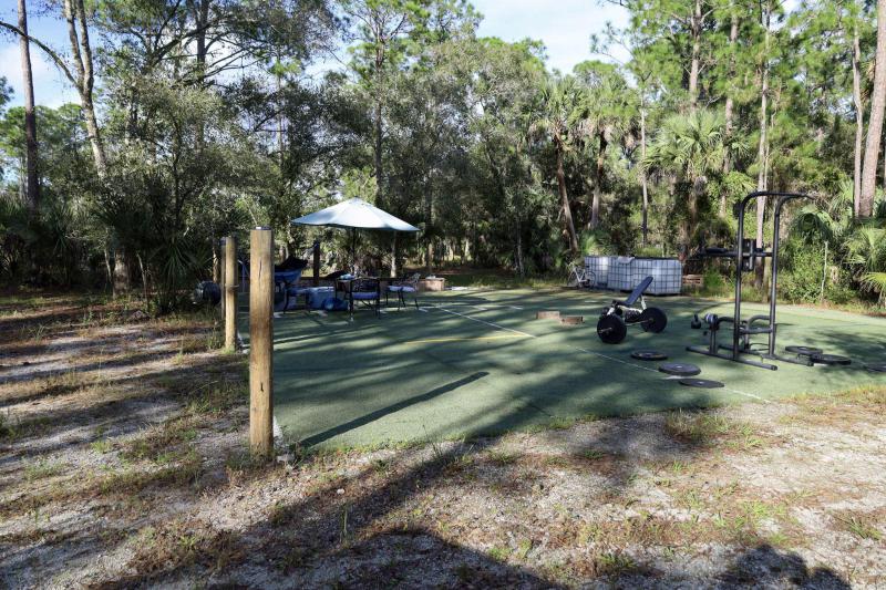  Commercial & Industrial Land Images 