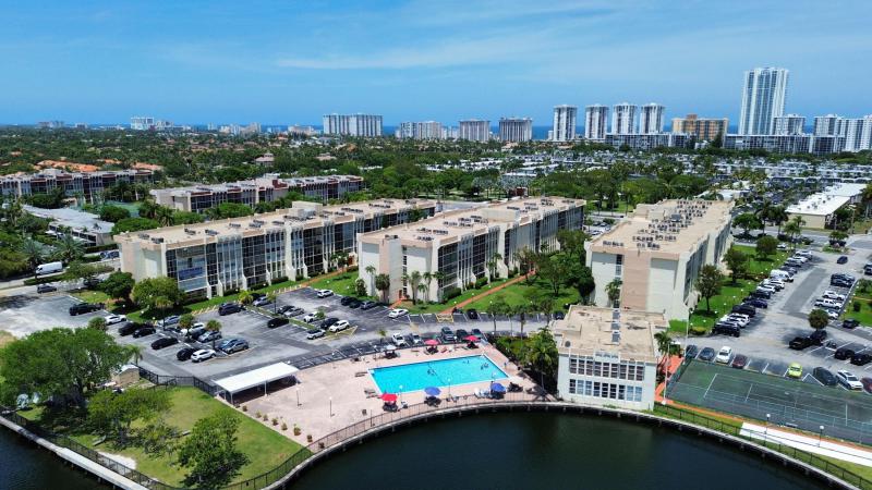  Condo & Townhome Photos