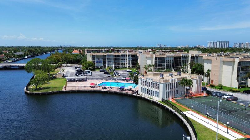  Condo & Townhome Photos