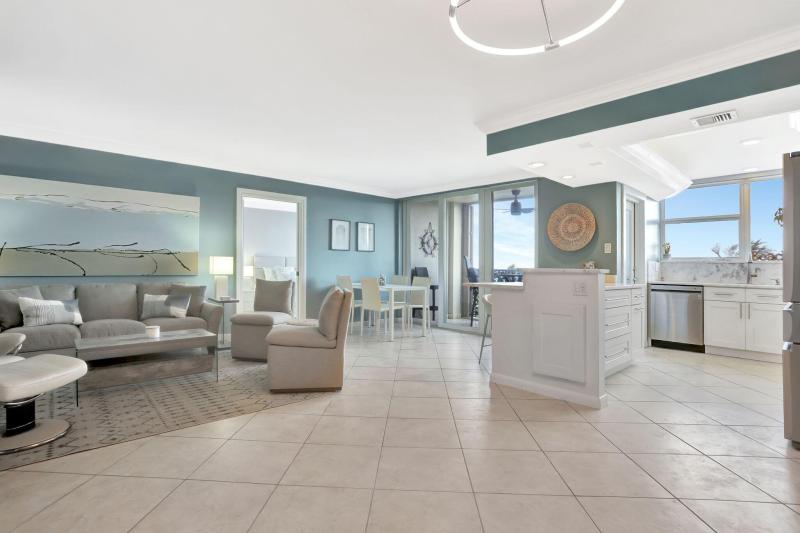  Condo & Townhome Photos