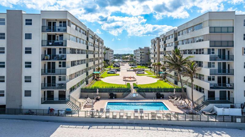  Condo & Townhome Photos