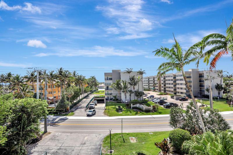  Condo & Townhome Photos