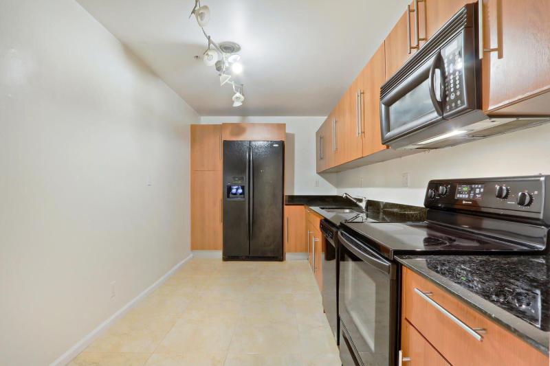  Condo & Townhome Photos