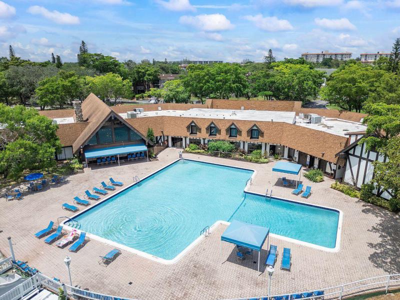  Condo & Townhome Photos