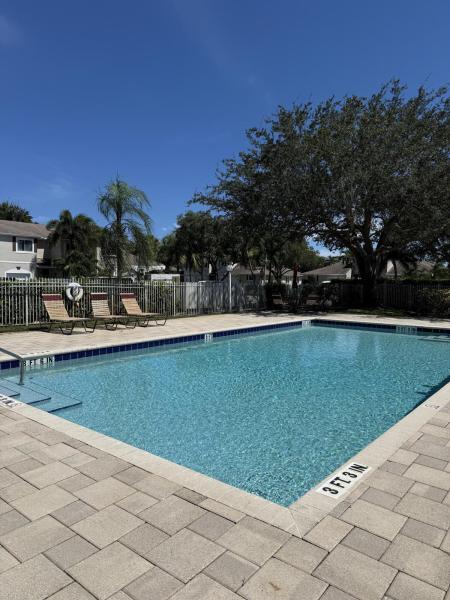  Condo & Townhome Photos