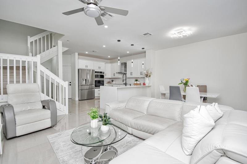  Condo & Townhome Photos