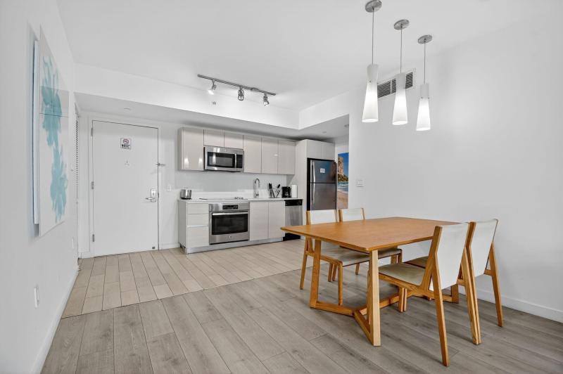 Condo & Townhome Photos