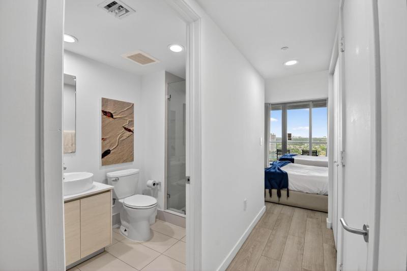  Condo & Townhome Photos