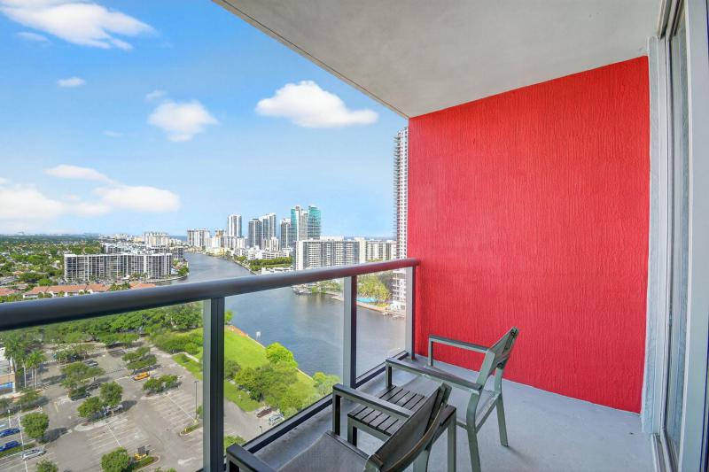  Condo & Townhome Photos