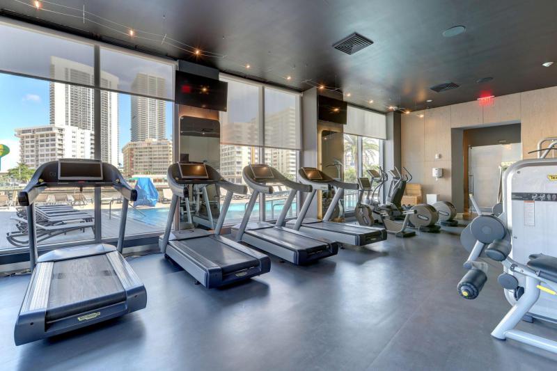  Condo & Townhome Photos