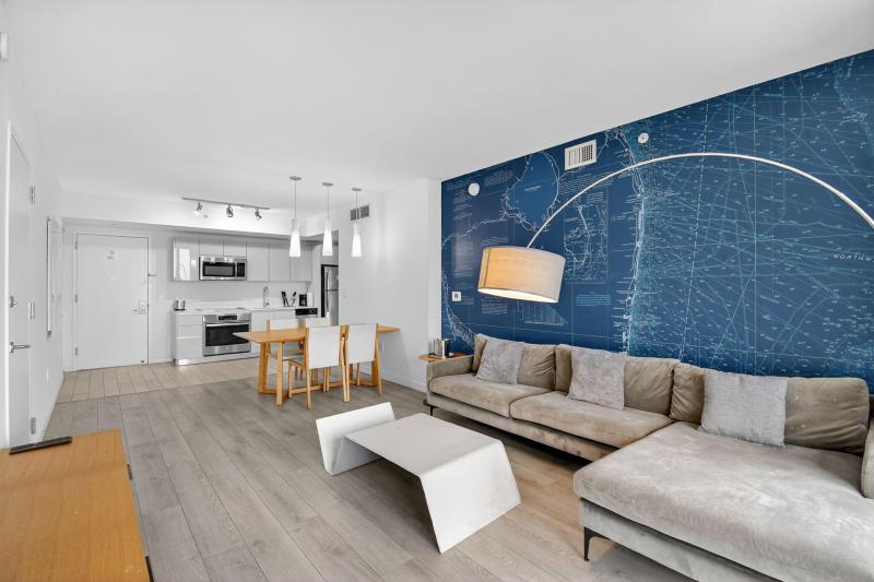  Condo & Townhome Photos