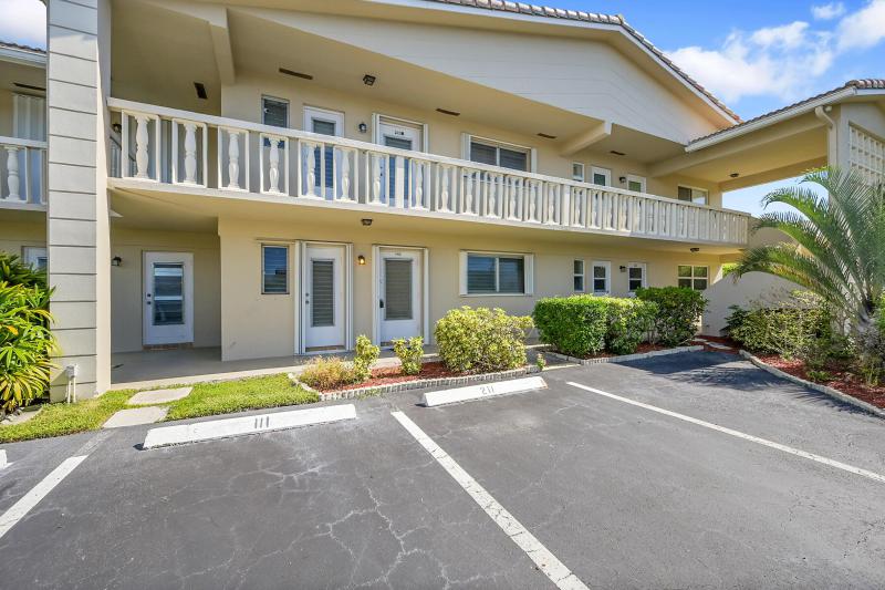  Condo & Townhome Photos
