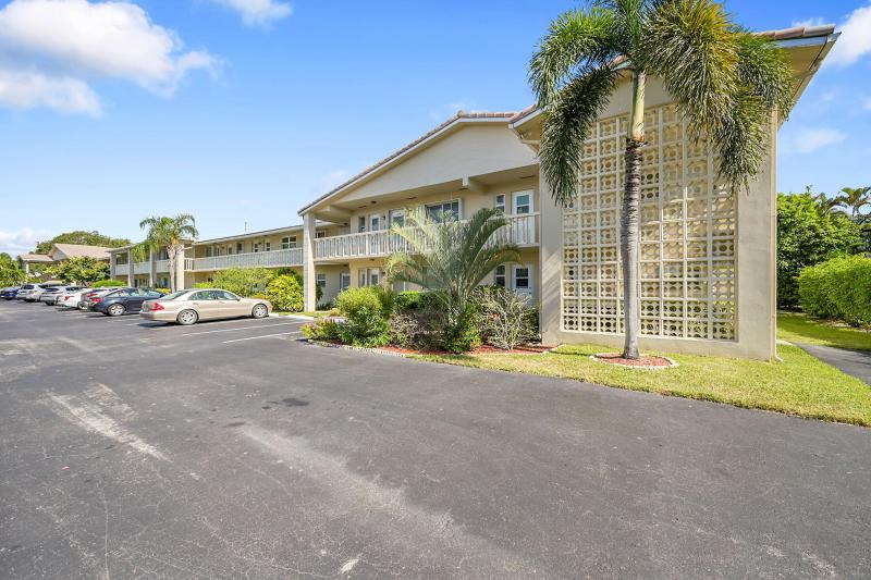  Condo & Townhome Photos