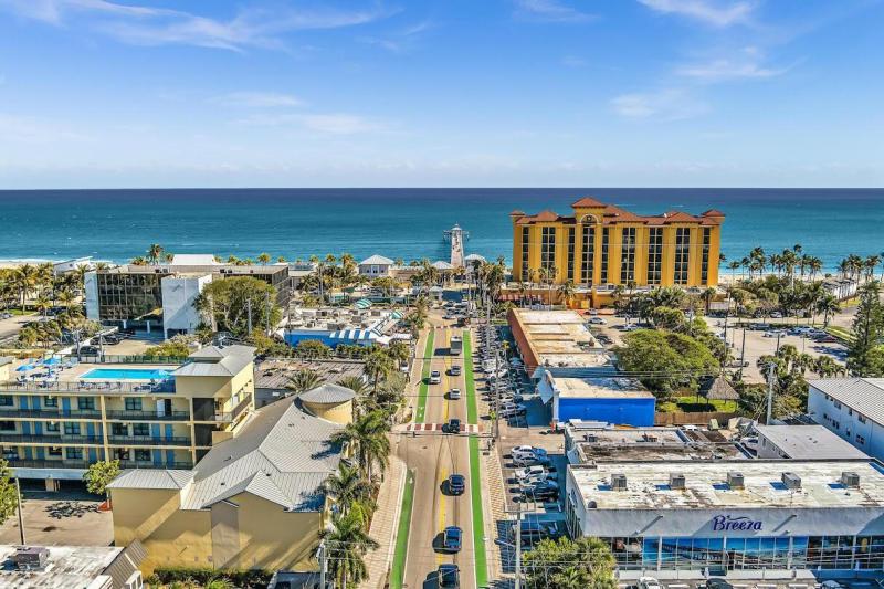  Single Family Homes Photo 59:  Deerfield Beach,  FL 33441
