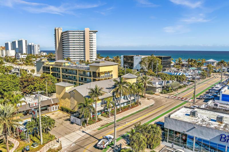  Single Family Homes Photo 65:  Deerfield Beach,  FL 33441