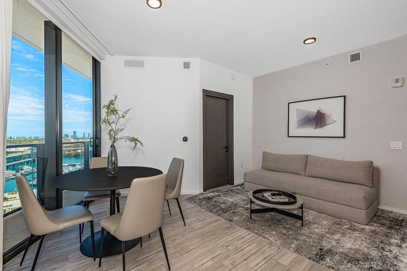  Condo & Townhome Photos